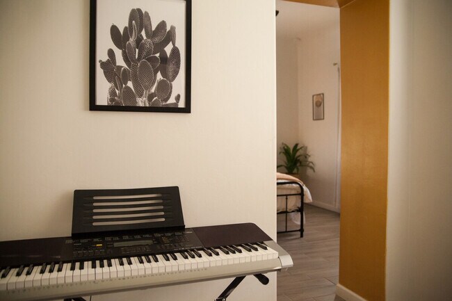 Building Photo - 1314 S 8th Ave