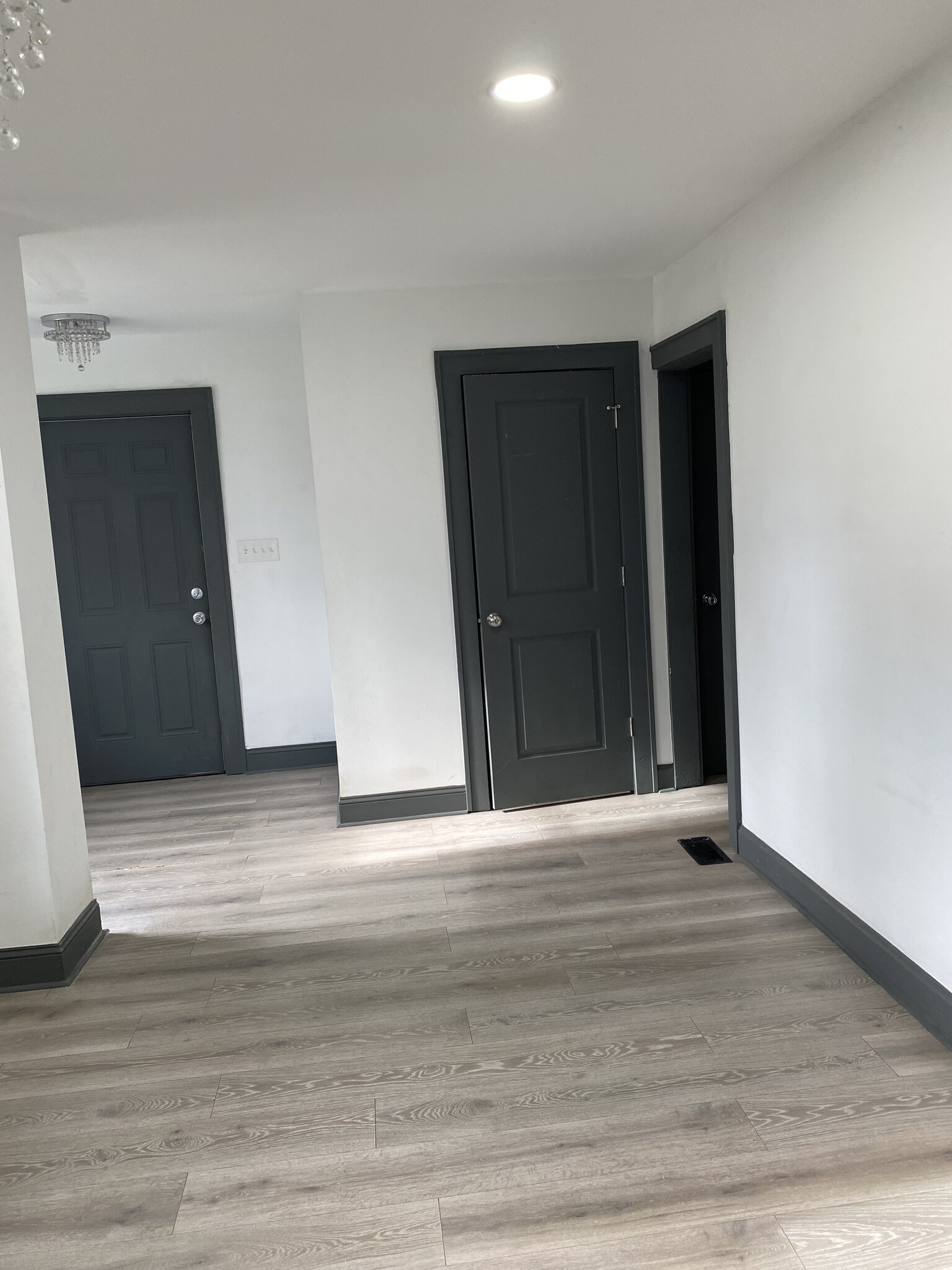 Building Photo - 1275 E Kossuth St