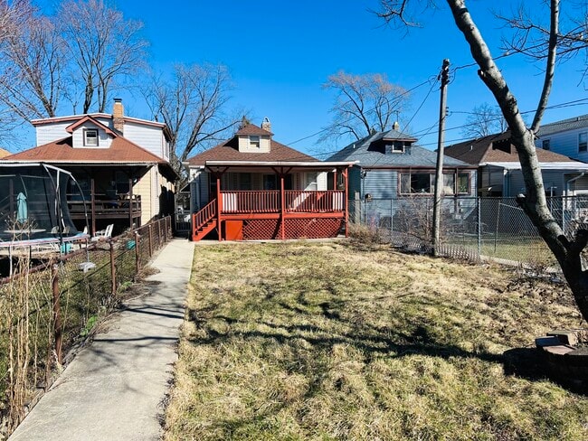 Building Photo - 3516 N Keating Ave