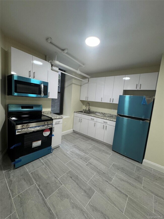 Building Photo - 614 W 136th St