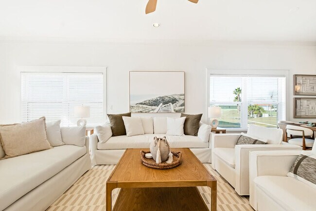 Building Photo - 22022 Front Beach Rd