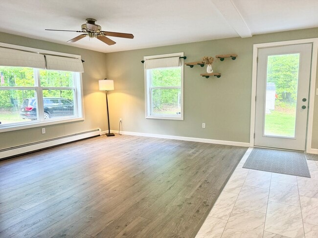 Building Photo - Sunny & Spacious 4 bedroom home