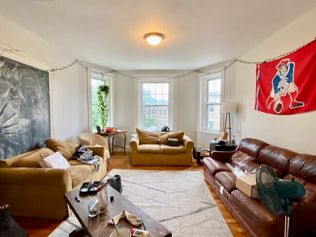 Building Photo - 76 Babcock St