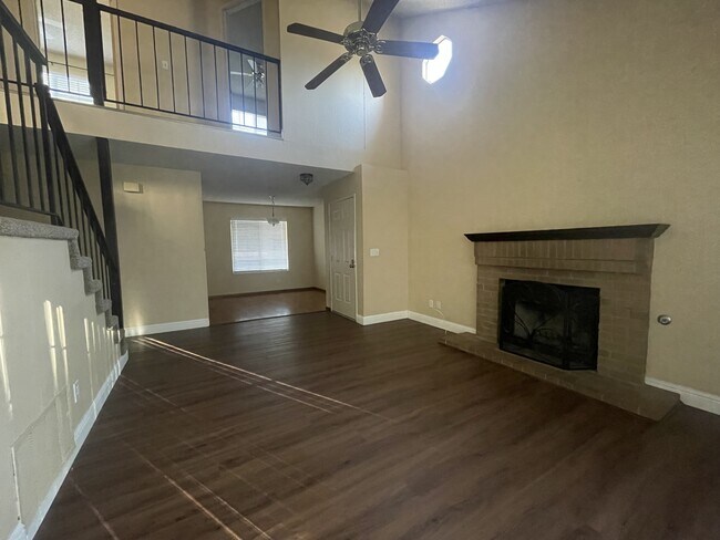 Building Photo - 160 Vail Ct