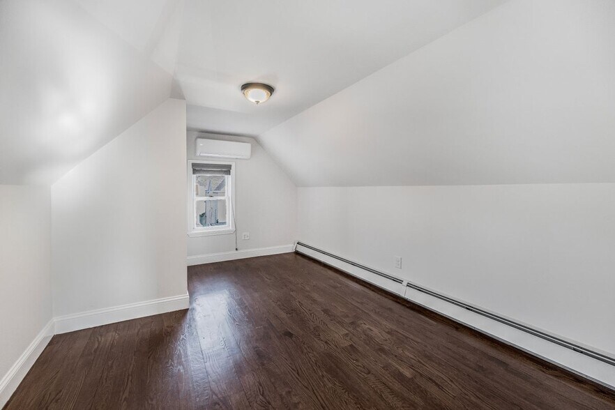 Building Photo - 1837 Wallace Ave