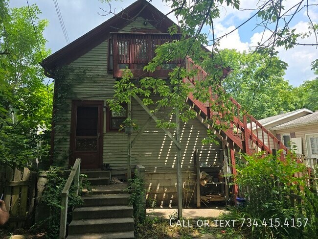 Building Photo - 110 E Summit St