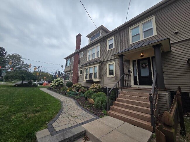 Building Photo - 3331 James St