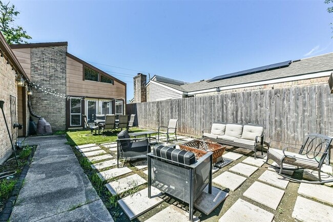 Building Photo - 16031 Birch Vale Dr