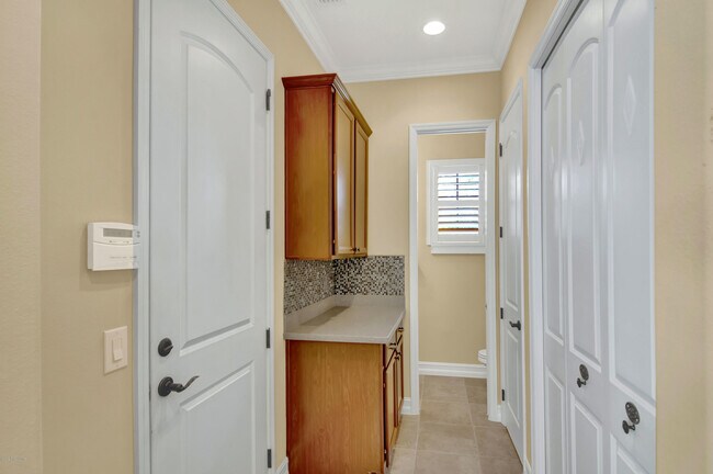 Building Photo - 7055 Primavera Ln