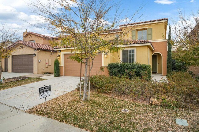 Building Photo - Say Hello to Your New Canyon Hills Home! Amazing 4 Bed/4 Bath Home!