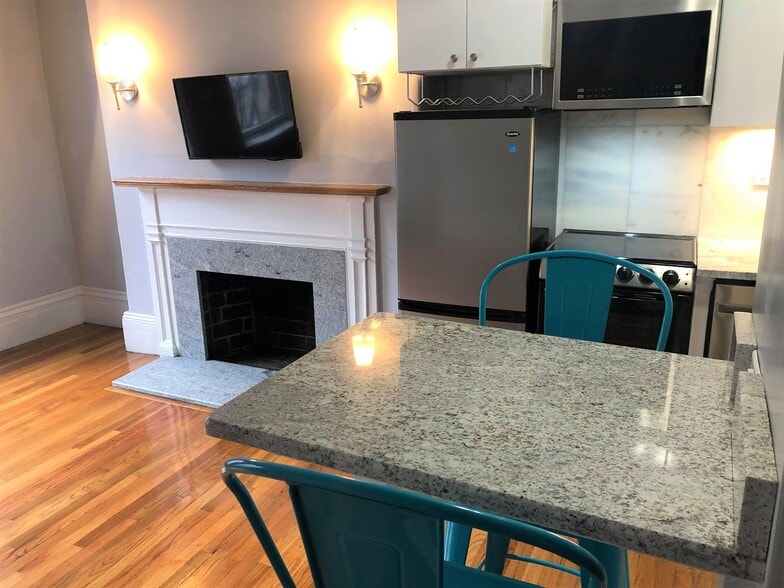 Building Photo - 88 Charles St