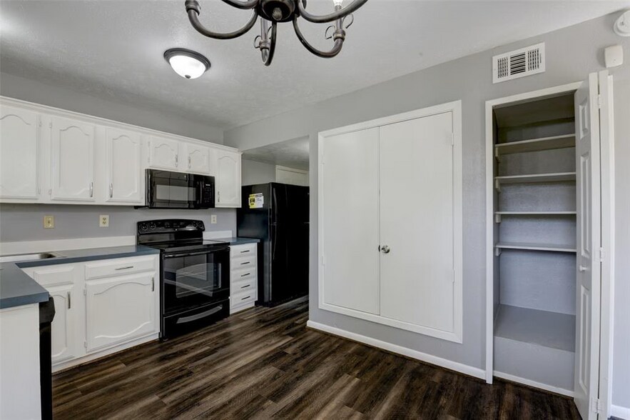Building Photo - 10107 Sand Pass Ln