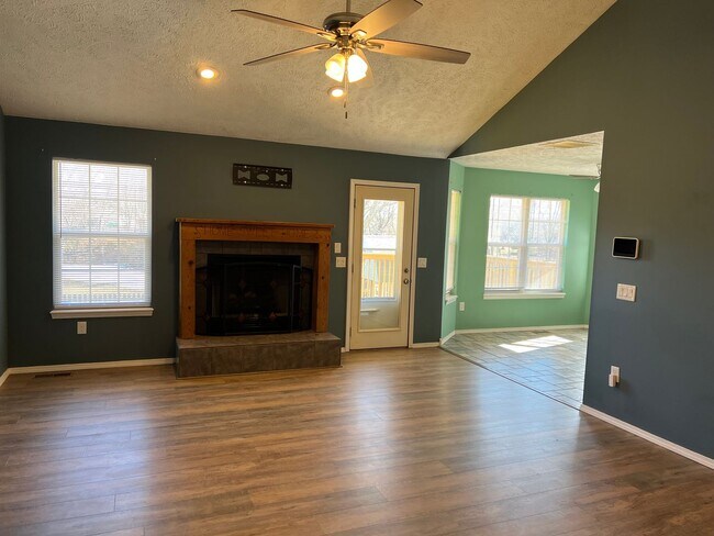 Building Photo - Now Available! Gorgeous Walkout Basement Home with a Pool, Ozark