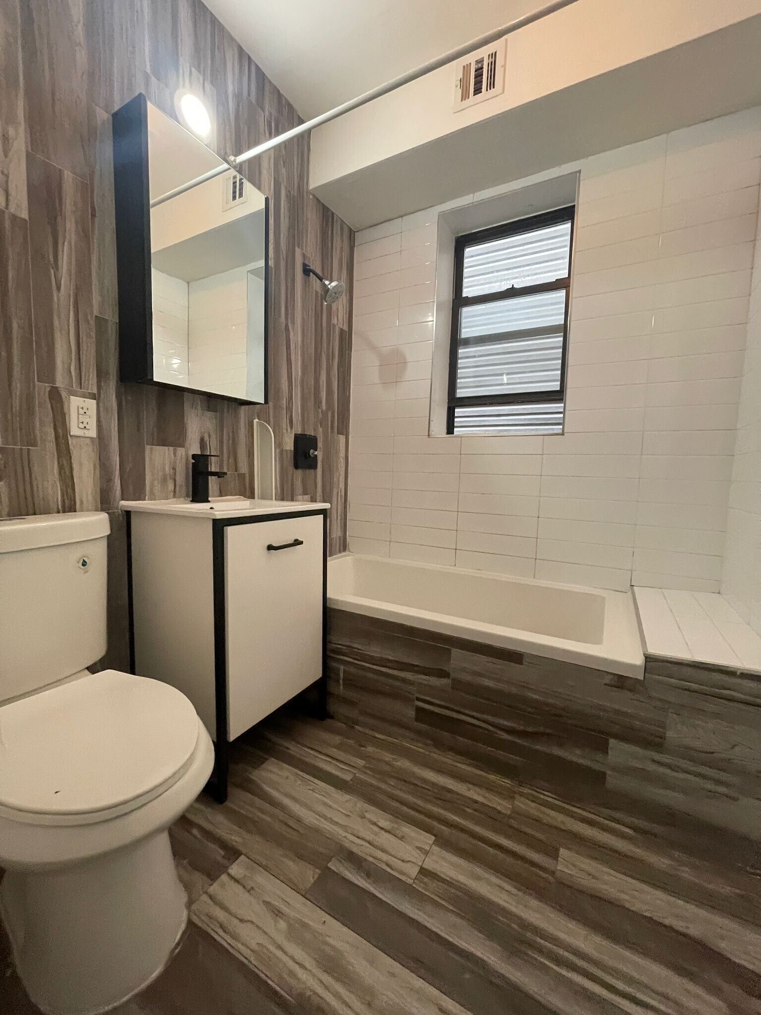 615 Bramhall 2R - 618 Bramhall Ave