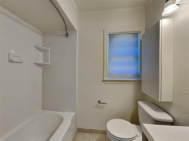 Building Photo - 6442 Bordeaux Ave