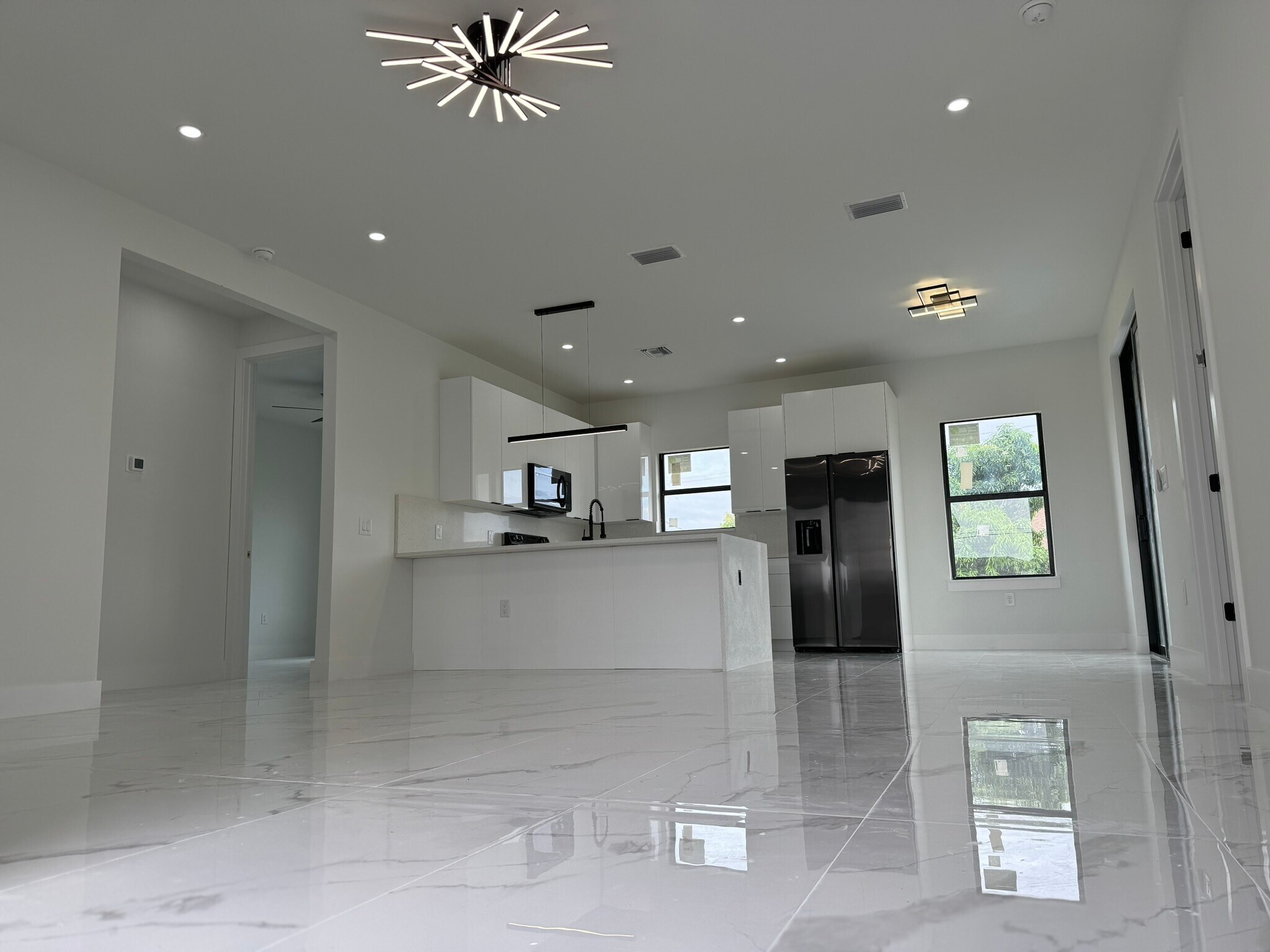 Building Photo - 3609 1st St SW