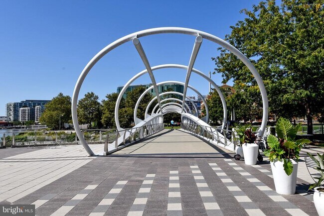 Building Photo - 1300 4th St SE