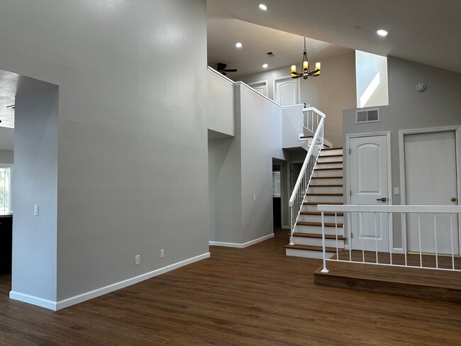 Building Photo - Beautifully Renovated 5-Bedroom Home with ...