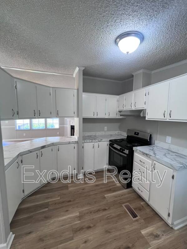 Building Photo - 771 Deer View