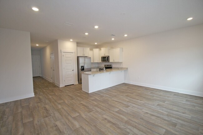 Building Photo - Don’t Miss This 3BR Townhome in North Pensacola — Garage, Modern Finishes, Community Pool & Easy ...