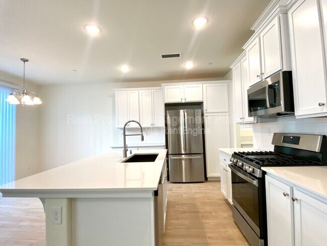 Building Photo - 2273 N Raleigh Dr