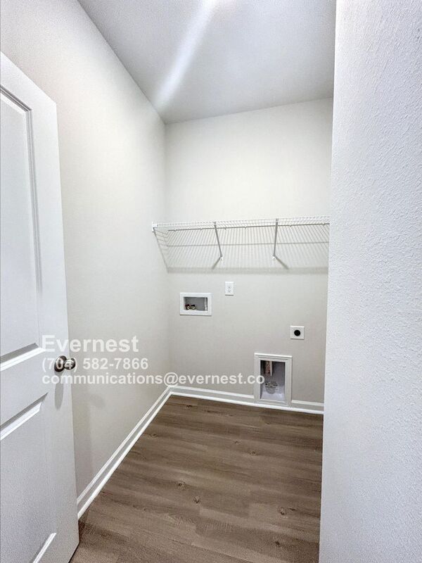 Building Photo - 129 Lightning Dr