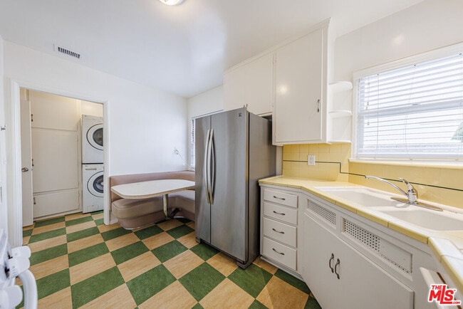 Building Photo - 785 El Medio Ave