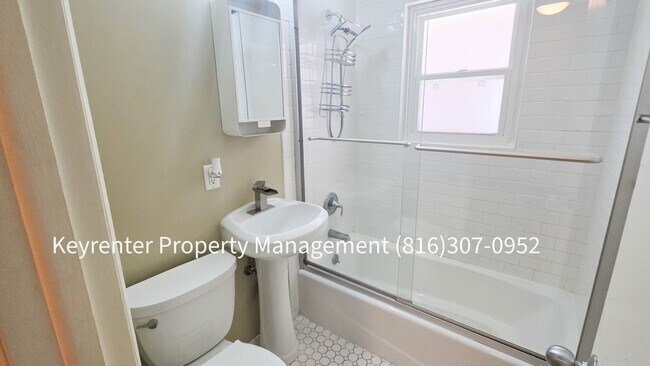 Building Photo - 4308 Oak St