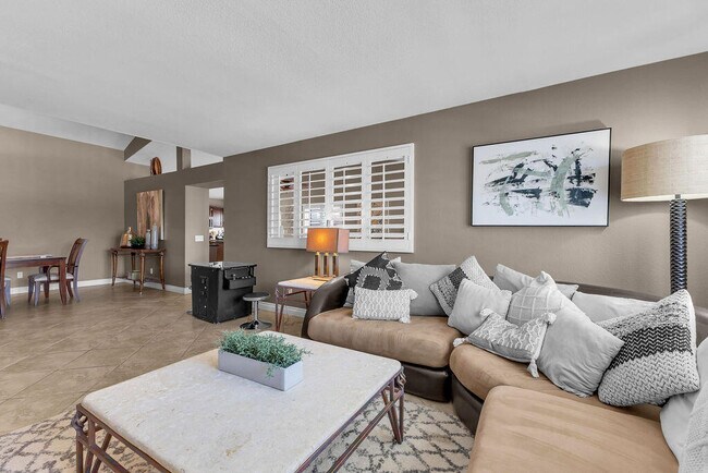 Building Photo - 44310 Villeta Dr