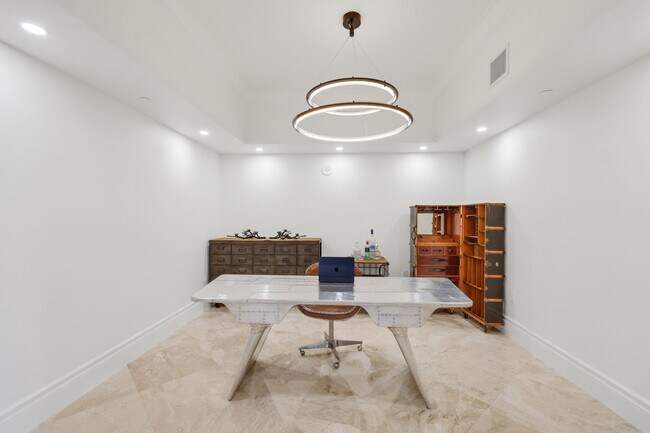 Building Photo - 200 E Palmetto Park Rd