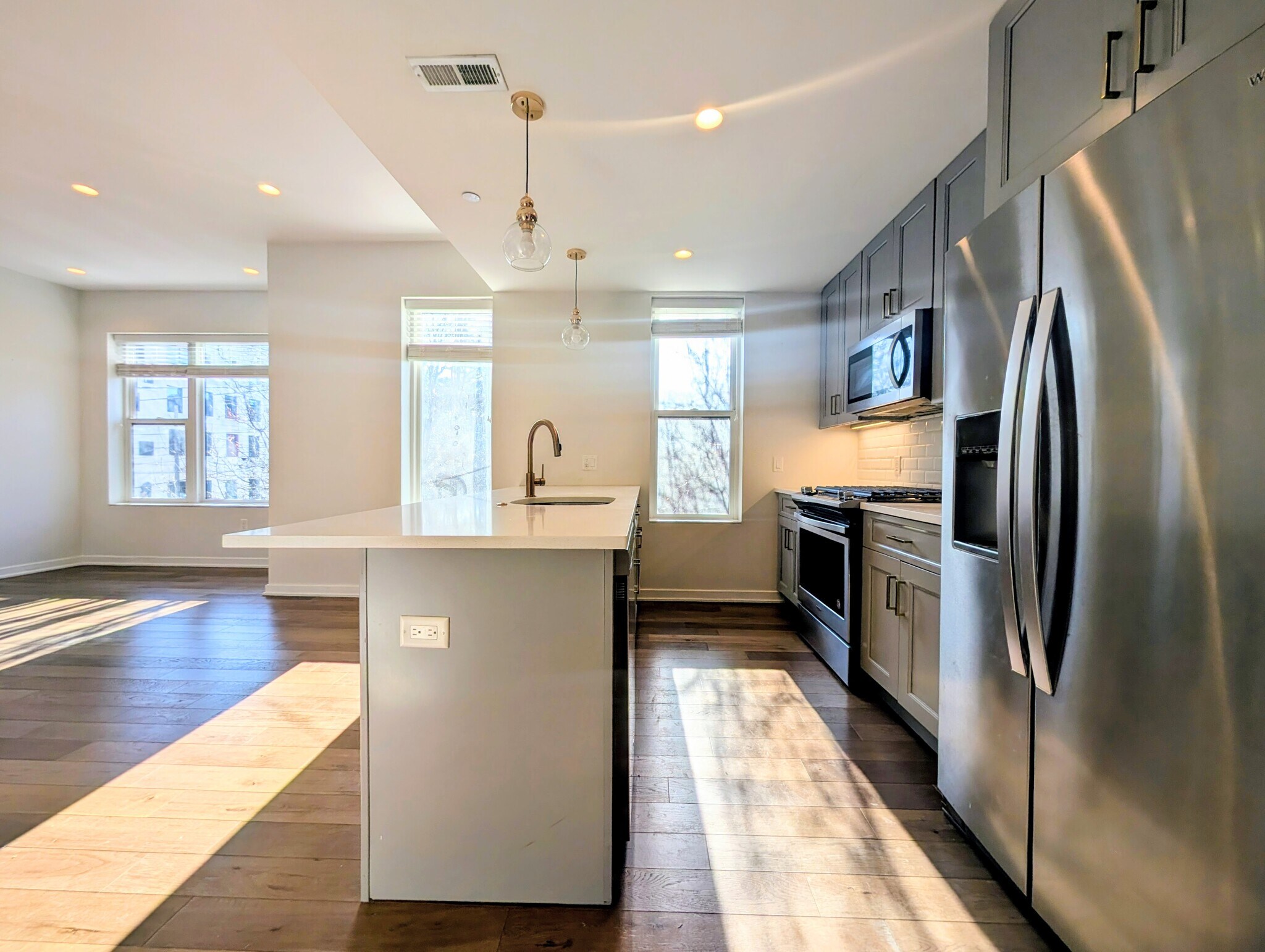 Building Photo - 1500 N American St