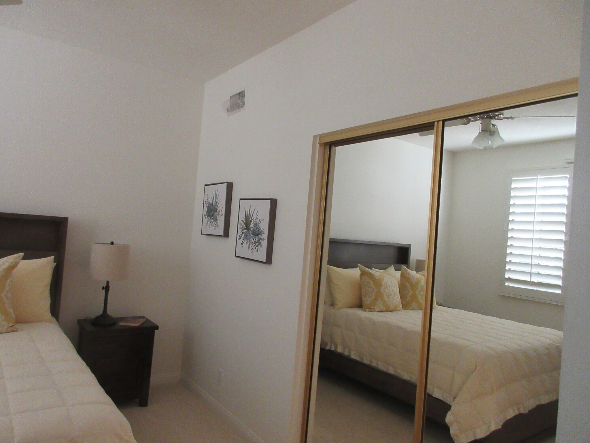 Building Photo - 100 Brandigo Cir