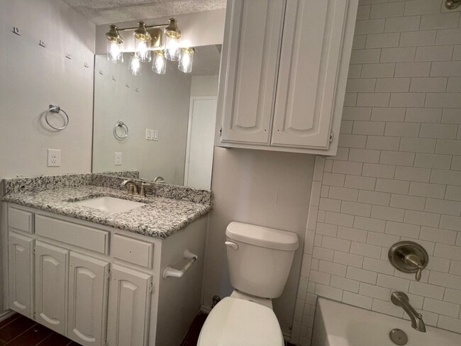 Building Photo - AVAILABLE NOW - 2 Bedroom 1 Bath Two Story...