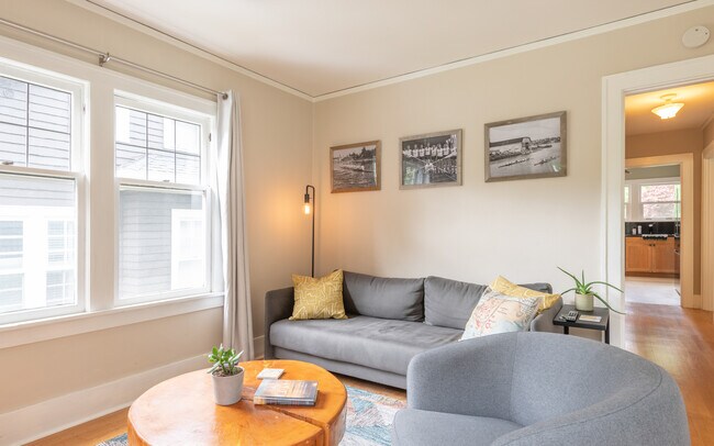 Building Photo - 1942 Boyer Ave E