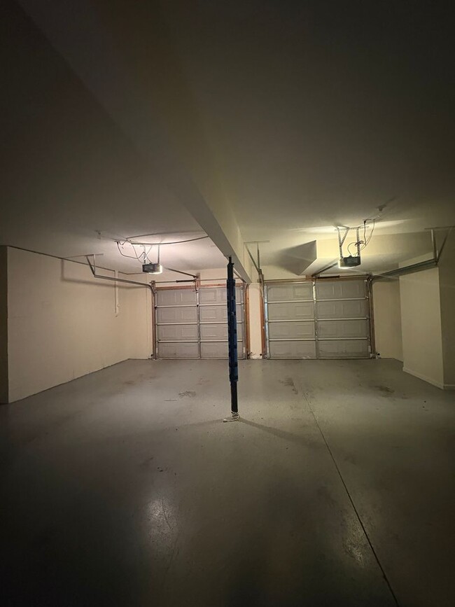 Building Photo - 4 Bedroom 3 Bath House