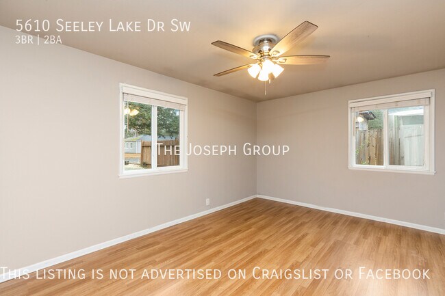 Building Photo - Beautifully updated 3 bed/2 bath in Lakewood!