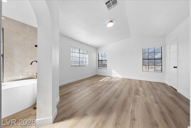 Building Photo - Beautifully 3 bedroom updated home located in the guard-gated Los Prados Golf Community!