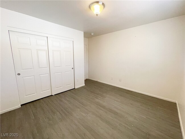 Building Photo - 1836 N Luna Alegre St