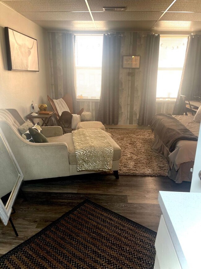 Building Photo - Studio Apartment in the Heart of Downtown Golden