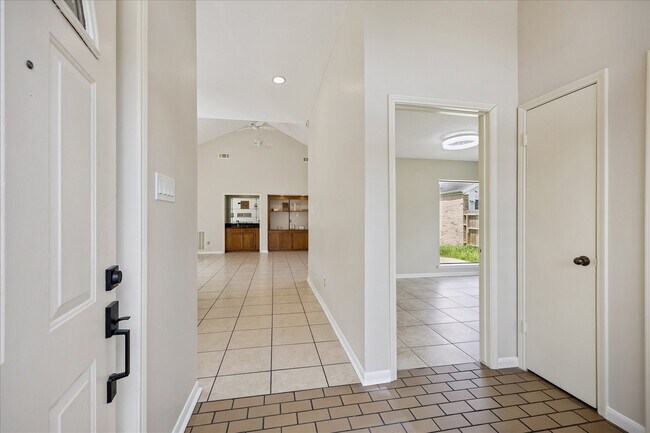 Building Photo - 8018 Cobblefield Ln
