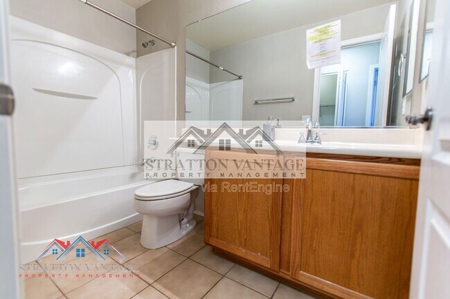 Building Photo - 10013 E Impala Ave