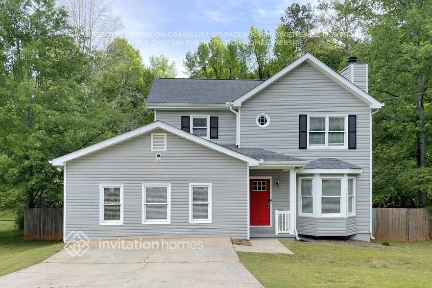 Primary Photo - 400 Hidden Valley Dr SE