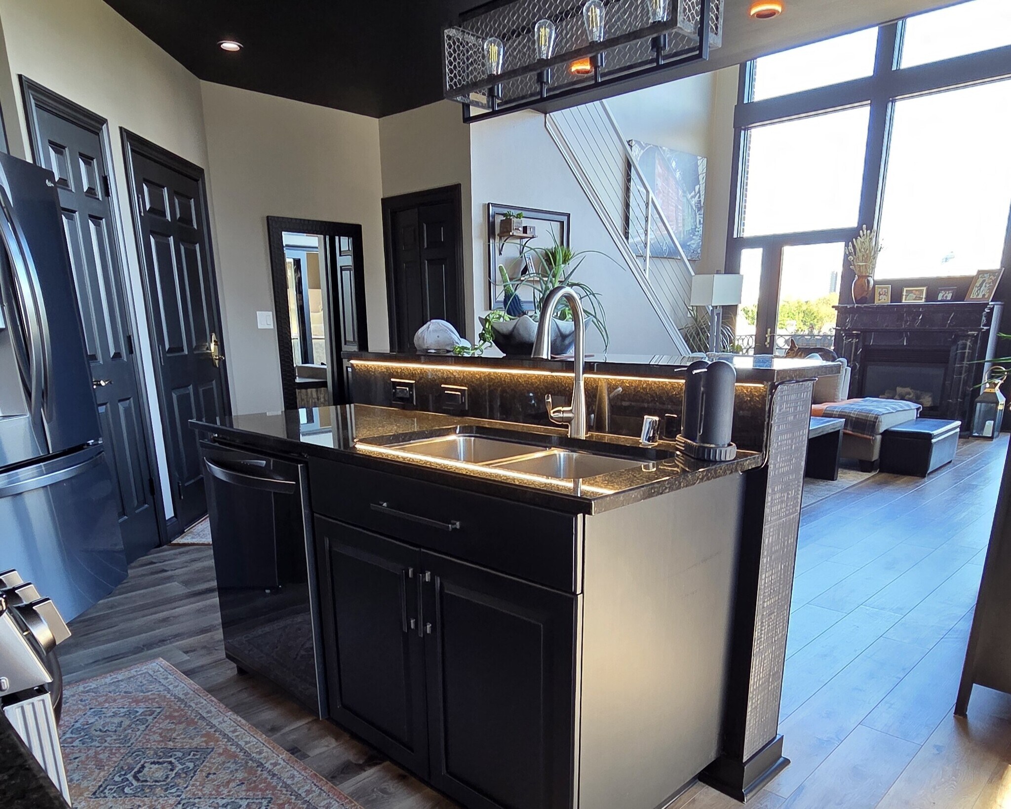 Building Photo - 1515 N Van Buren St