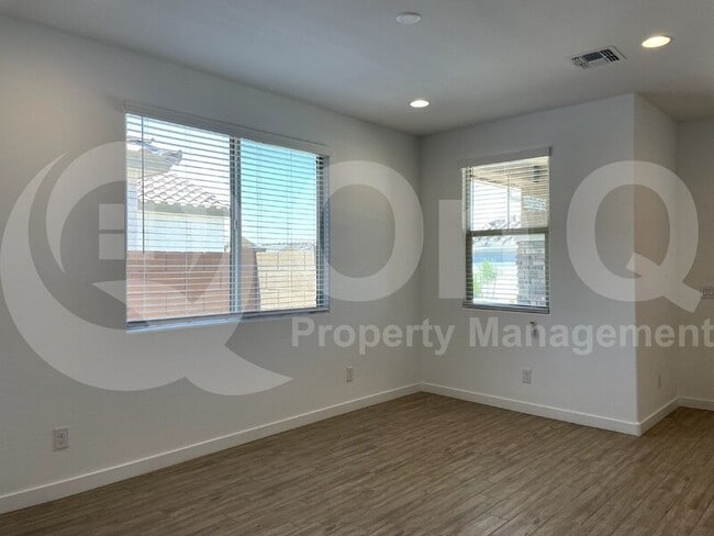 Building Photo - 5945 N 89th Dr