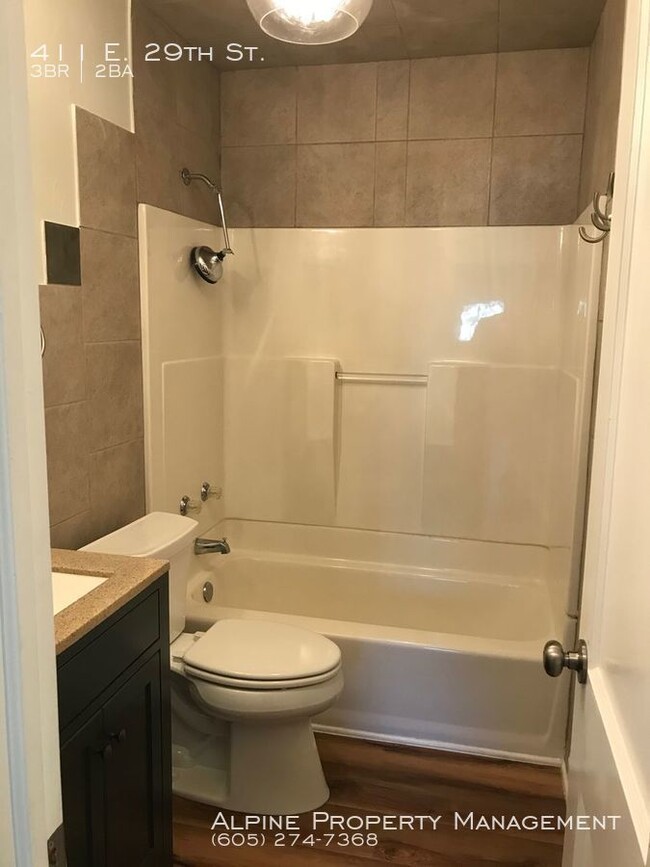Building Photo - 3 Bed/2 Bath Home Near McKennan Park!