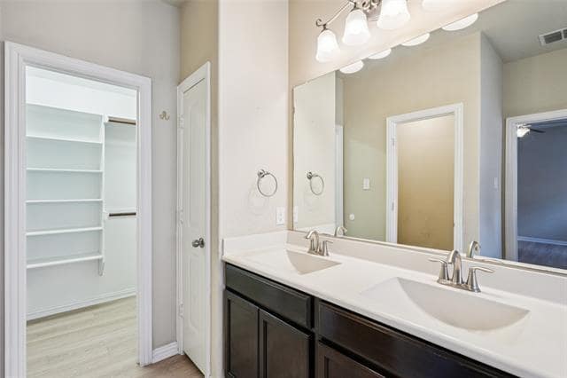 Building Photo - 15937 Alvarado Dr