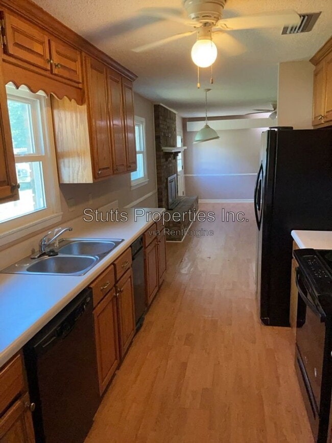 Building Photo - 86 Lamoray Dr