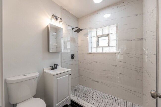 Building Photo - 2508 Kenilworth Ave