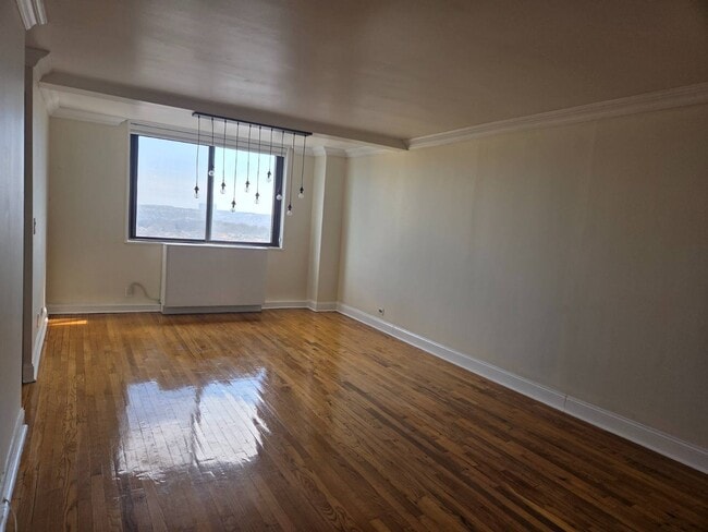 Building Photo - One Bay Club Dr