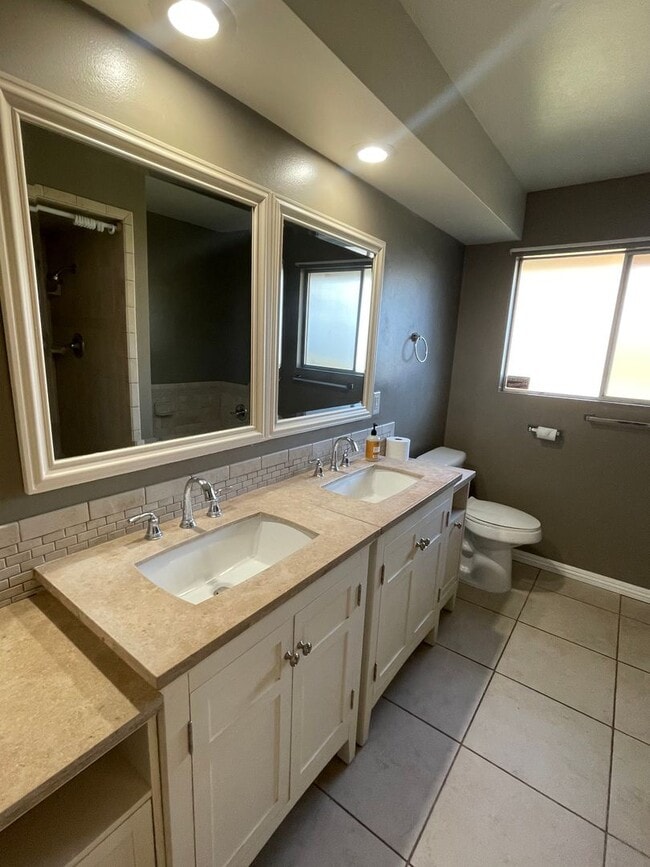 Building Photo - Incredible 3bd/2ba house surrounded by working orchards! Available now!